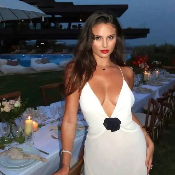 Elegant White Evening Gown - Picture 5 of 14